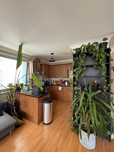 2 Bedroom Flat To Rent In Arizona Building, Deals Gateway, London, SE13