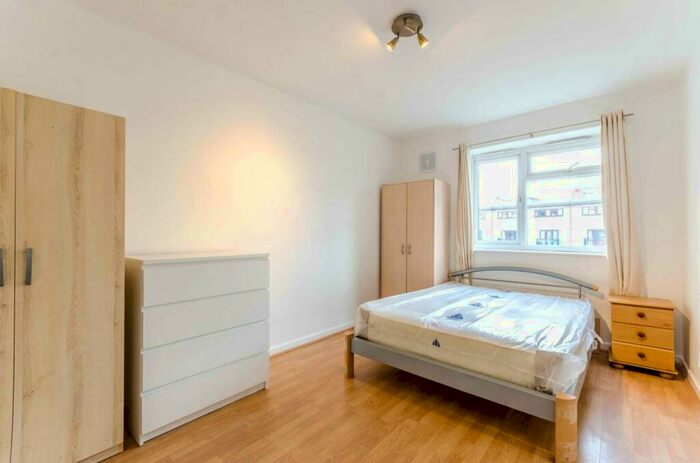 2 Bedroom Flat To Rent In New North Road, Islington, London, N1