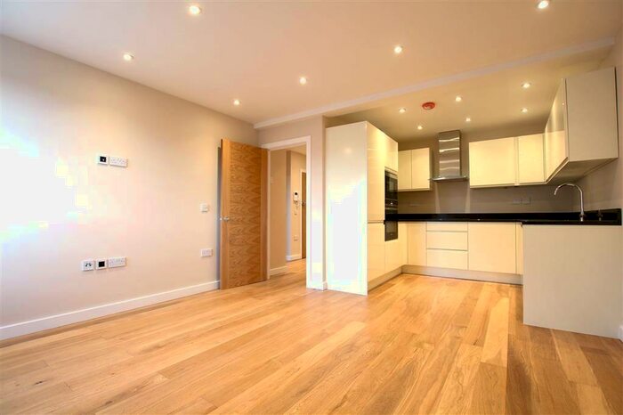 2 Bedroom Apartment To Rent In Whitchurch Road, Pangbourne, Reading, Berkshire, RG8