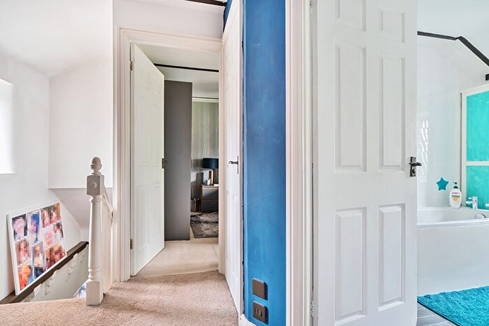 3 Bedroom Barn Conversion For Sale In Rocombe Court, Stokeinteignhead, TQ12