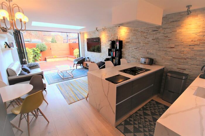 3 Bedroom Semi-Detached House To Rent In Heathfield Close, London, E16