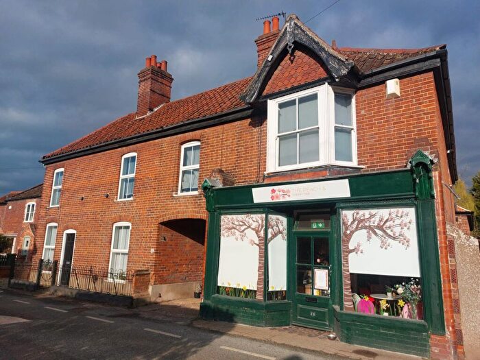 6 Bedroom Detached House For Sale In The Street, Old Costessey, NR8