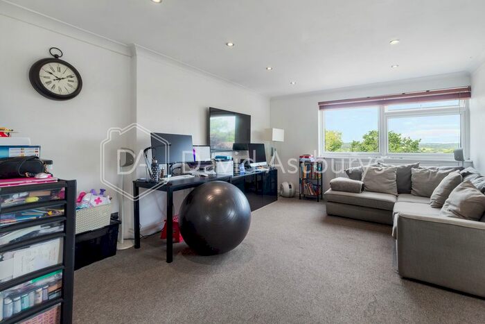 1 Bedroom Flat To Rent In Dunraven Drive, Enfield, EN2