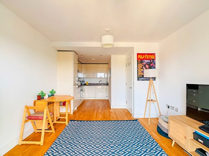 1 Bedroom Flat For Sale In Pepys Court, Love Lane, Woolwich, London, SE18