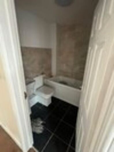 2 Bedroom Flat To Rent In Ednam Court, Ednam Road, Dudley, DY1