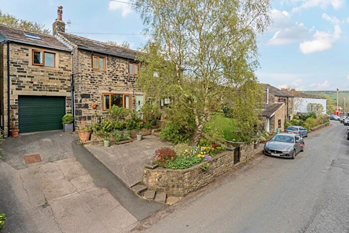 3 Bedroom Semi Detached House For Sale In Towngate, Midgley, Halifax, West Yorkshire, HX2