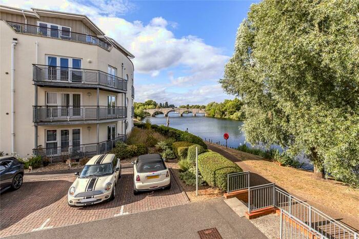 2 Bedroom Apartment To Rent In Bridge Wharf, KT16