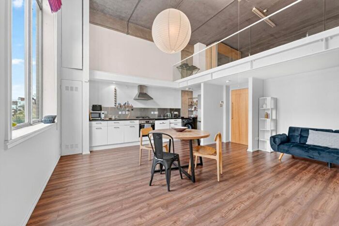 2 Bedroom Flat To Rent In Kings Wharf, Kingsland Road, E8