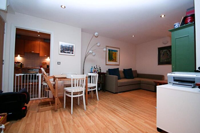 2 Bedroom Mews To Rent In Onyx Mews, London, E15