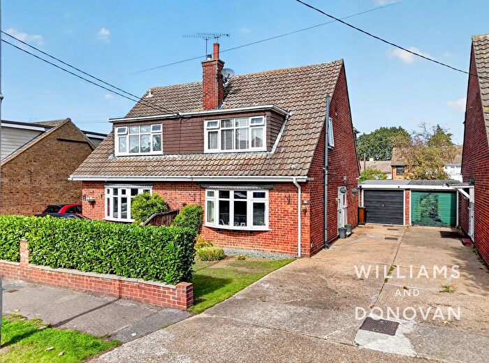 3 Bedroom Chalet For Sale In Bradley Avenue, Essex, SS7