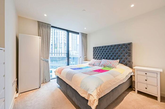 2 Bedroom Flat For Sale In South Quay Plaza, , Canary Wharf, London, E14