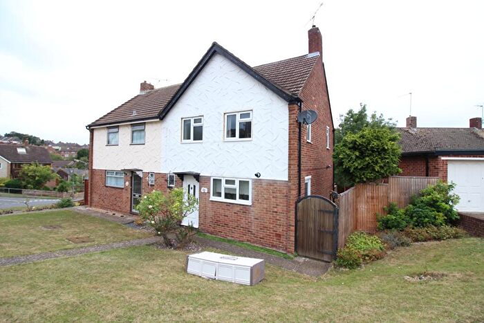 3 Bedroom Semi-Detached House For Sale In Hazel Grove, Chatham, Kent, ME5