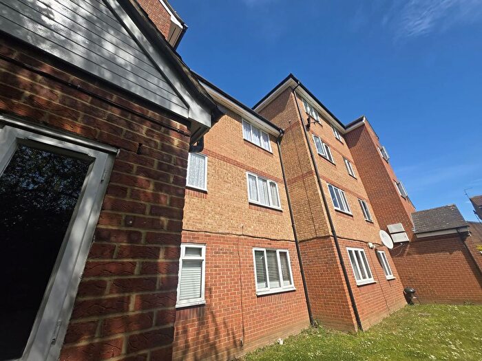 1 Bedroom Flat To Rent In Express Drive, Goodmayes, IG3
