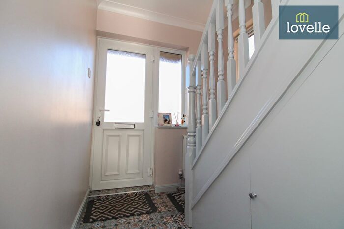 3 Bedroom Semi-Detached House For Sale In Westhill Road, Grimsby, DN34