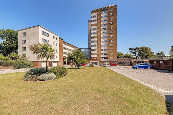 2 Bedroom Flat For Sale In Boundary Road, Heene, Worthing, BN11