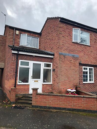 4 Bedroom Semi Detached House To Rent In Odam Close, Leicester, LE3