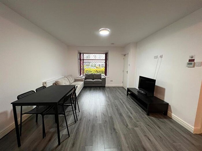 5 Bedroom House To Rent In Edgeworth Drive, Manchester, M14