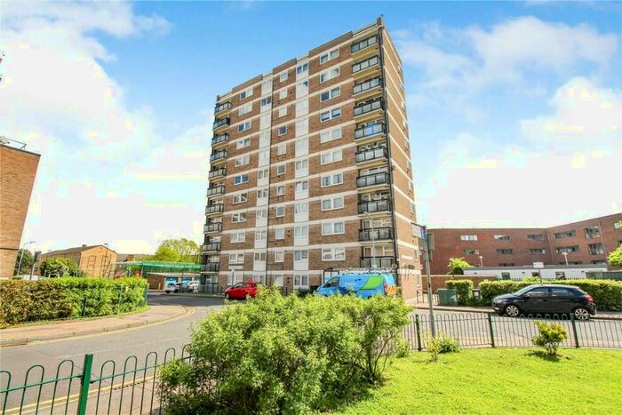 2 Bedroom Flat To Rent In Elvet Avenue, Romford, London, RM2
