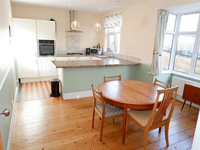 3 Bedroom Semi-detached Bungalow For Sale In Plymouth Road, Plympton, Plymouth, PL7