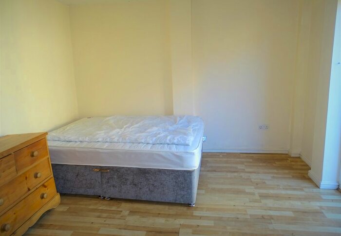 Studio To Rent In Kingston Road, Southall UB2