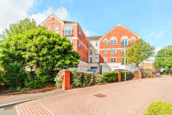 2 Bedroom Flat To Rent In St James Court, St James Court West, HU9