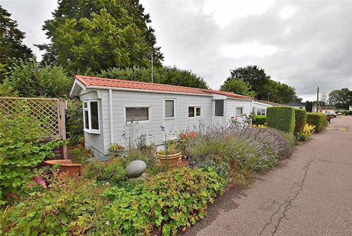 1 Bedroom Detached House For Sale In Whipsnade Park Homes, Whipsnade, Bedfordshire, LU6