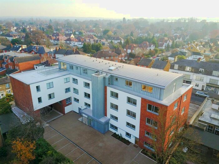 2 Bedroom Flat To Rent In Pemberton Road, East Molesey, KT8