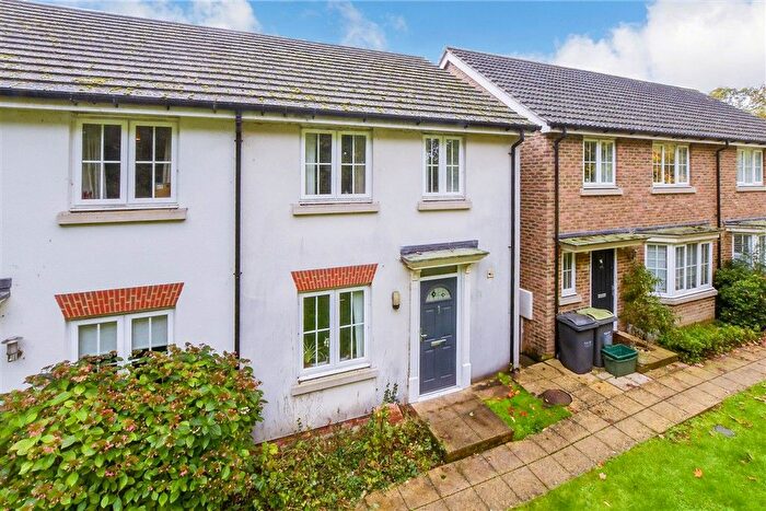 3 Bedroom End Terrace House For Sale In Cantium Place, Snodland, Kent, ME6
