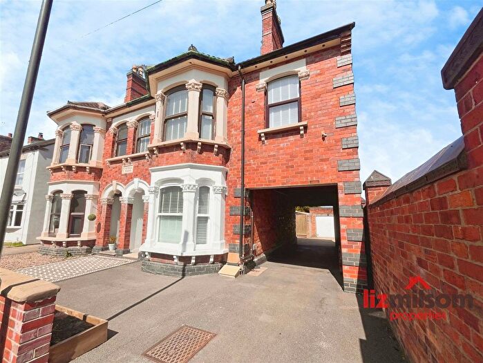 4 Bedroom Semi-Detached House For Sale In Regent Street, Church Gresley, DE11