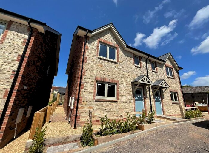 3 Bedroom Semi-Detached House For Sale In Main Road, Hampton Mews, Havenstreet, Isle Of Wight, PO33