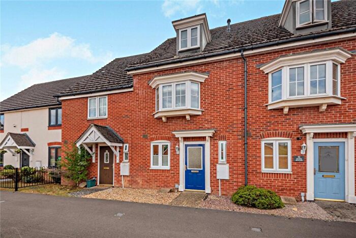 3 Bedroom Terraced House For Sale In Urquhart Road, Thatcham, Berkshire, RG19