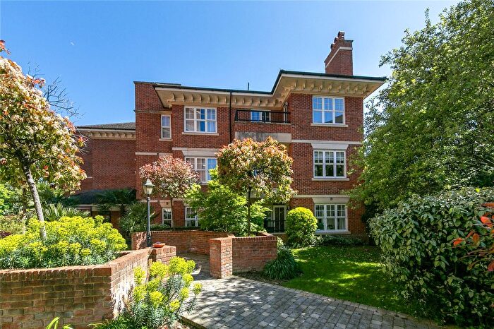 2 Bedroom Flat For Sale In Varley Drive, St Margarets, TW1