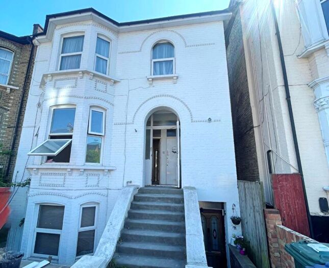 2 Bedroom Flat To Rent In Finchley Lane, Hendon, NW4