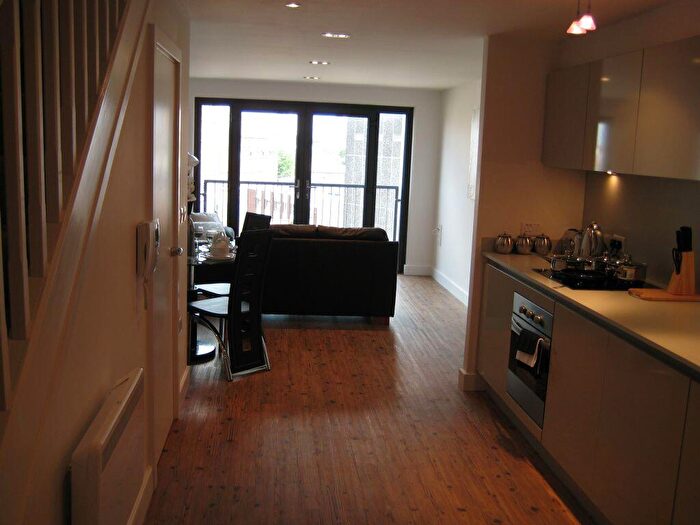 2 Bedroom Duplex To Rent In Hub Duplex Bed, B4