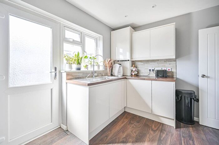 2 Bedroom Flat For Sale In Queens Road, Leytonstone, London, E11