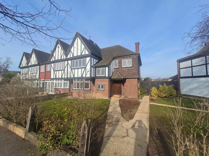 4 Bedroom End Of Terrace House To Rent In Queens Drive, West Acton, London, W3