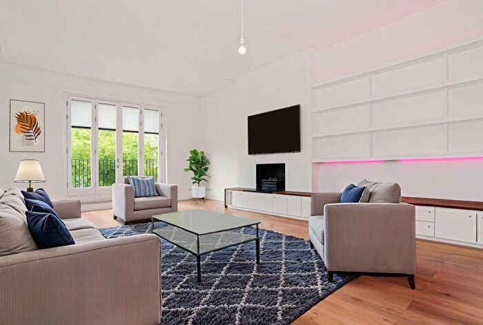 3 Bedroom Flat To Rent In Belsize Park Gardens, Belsize Park, NW3