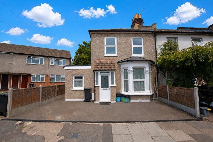 3 Bedroom End Terrace House For Sale In Spencer Road, Ilford, IG3