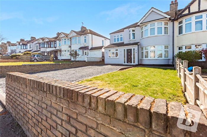 3 Bedroom Semi-Detached House For Sale In Mascalls Lane, Brentwood, Essex, CM14