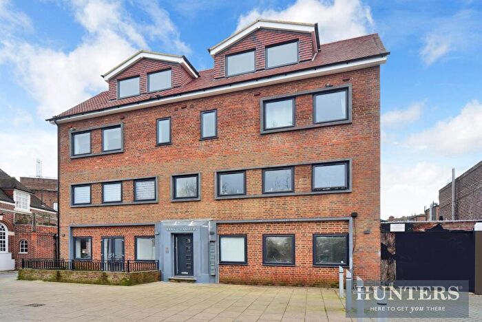 2 Bedroom Apartment For Sale In Green Lane, Worcester Park, KT4