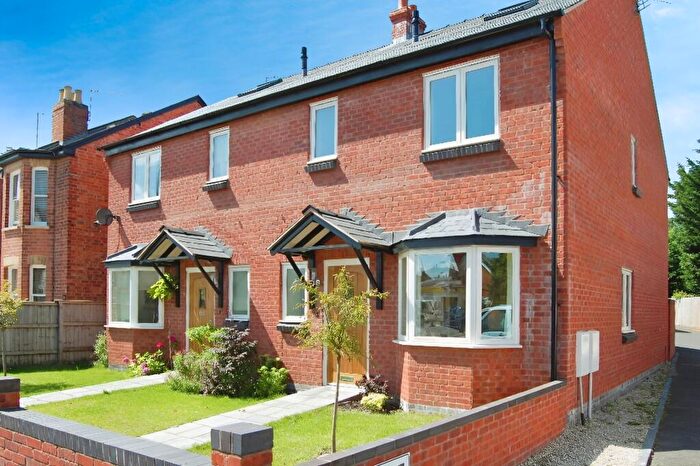 4 Bedroom Semi-Detached House To Rent In Croft Court, GL53