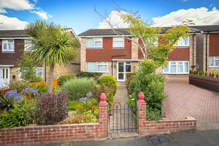 3 Bedroom Semi-Detached House For Sale In Bright Ridge, Southborough, Tunbridge Wells, TN4