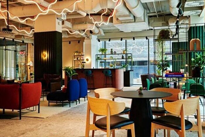 3 Bedroom Flat To Rent In Whitehall, Leeds, LS12