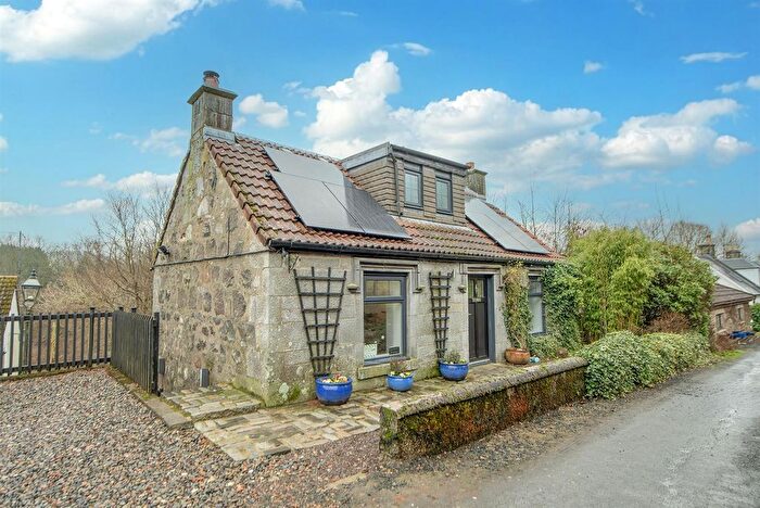3 Bedroom Detached House For Sale In Lindsay Cottage, Gairney Burn Lane, Powmill, FK14