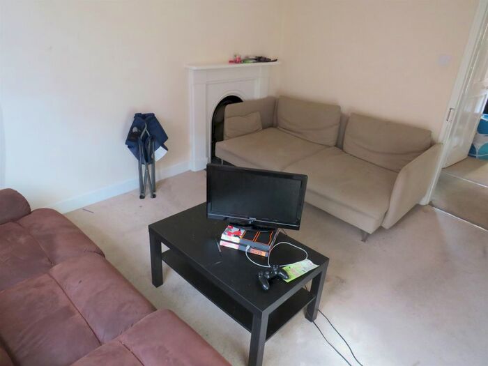 2 Bedroom Flat To Rent In Market Square, Buckingham, MK18