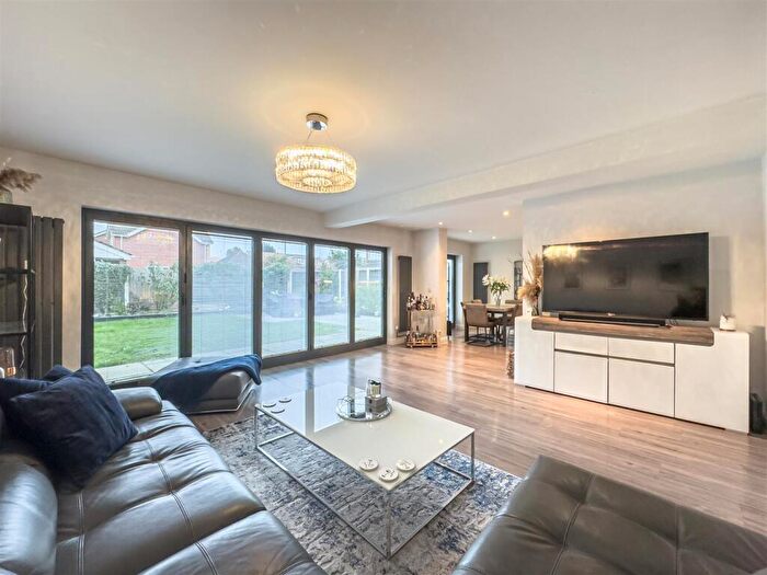 4 Bedroom Detached House For Sale In Cheapside East, Rayleigh, SS6
