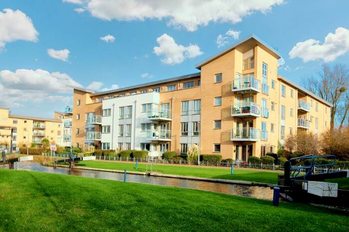 2 Bedroom Apartment For Sale In Lockside Marina, Chelmsford, CM2