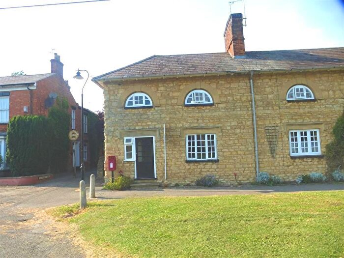 2 Bedroom Property To Rent In The Green, Deanshanger, Milton Keynes, MK19