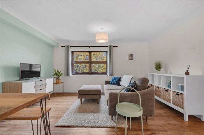 2 Bedroom Flat For Sale In Coppermill Lane, Walthamstow, London, E17