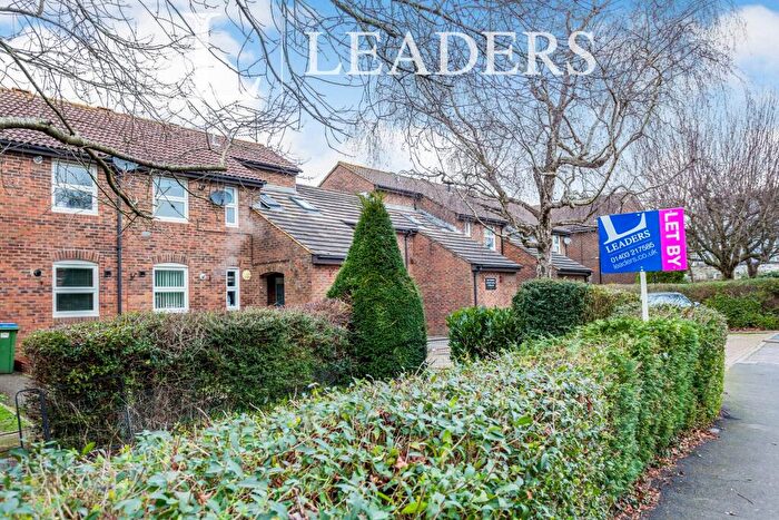 2 Bedroom Flat To Rent In Elm Grove, Horsham, RH13